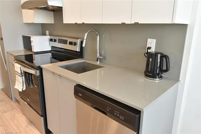 Additional image 10 of 3200 Dakota Common Unit B1006