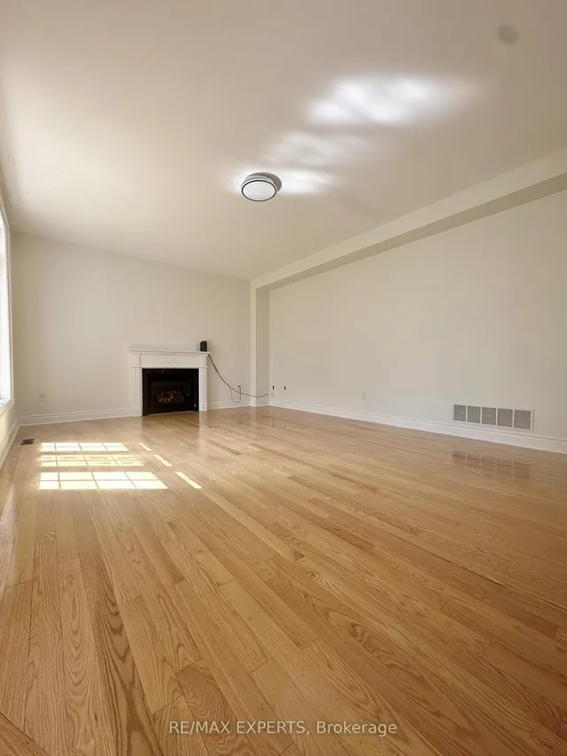 Additional image 14 of 2 Louvre Circ