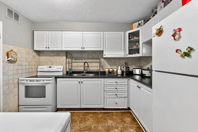 Additional image 19 of 1881 Jane St Unit 401