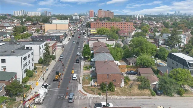 Additional image 41 of 2055 Eglinton Ave