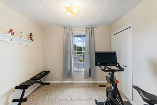 Additional image 19 of 47 Leaway Ave