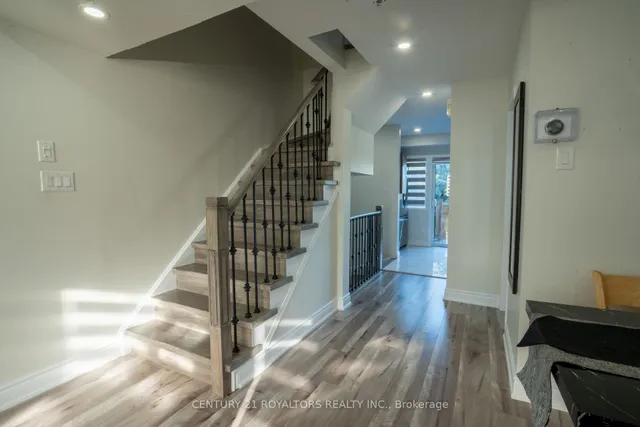 Additional image 16 of 28 Spadina Rd