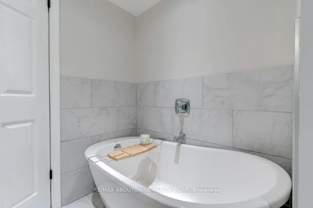 Additional image 24 of 814 Miriam Cres