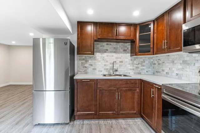 Additional image 37 of 444 QUEEN VICTORIA Dr