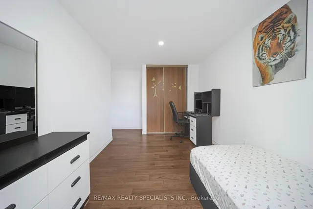 Additional image 33 of 28 Lincoln Crt