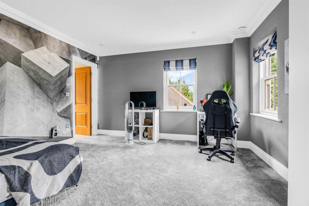 Additional image 15 of Pottersheath Road, Welwyn