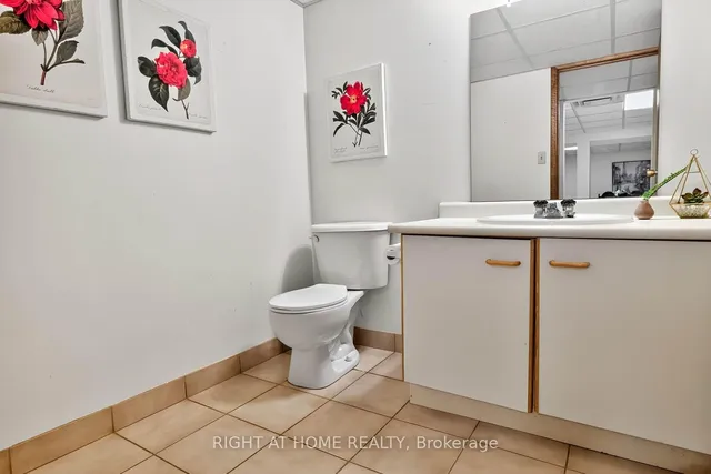 Additional image 32 of 1084 Grandeur Cres