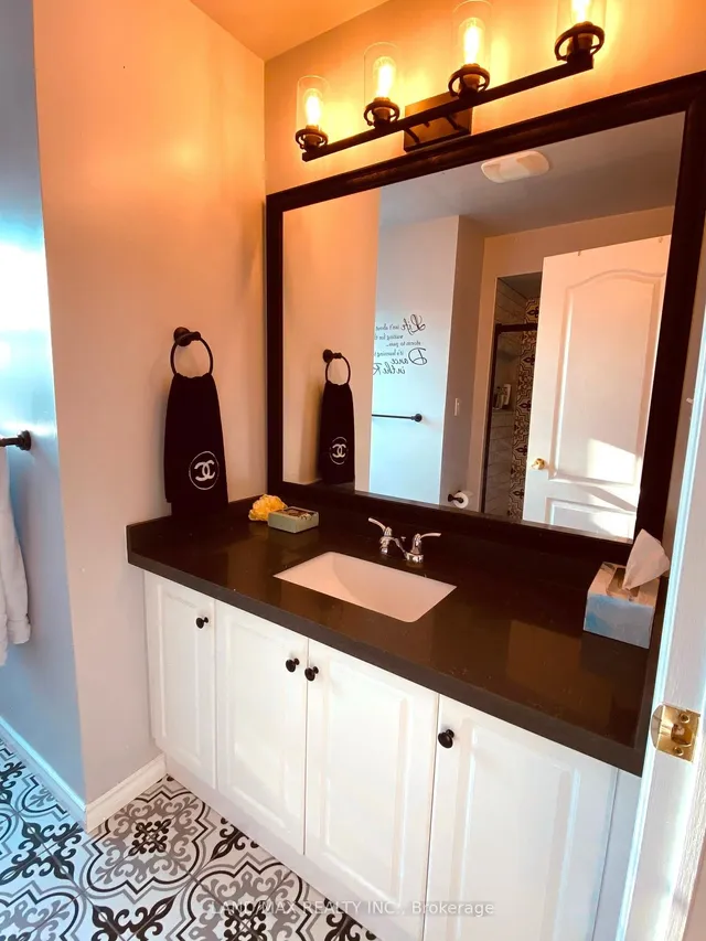 Additional image 12 of 50 Charleswood Circ