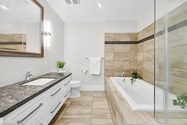 Additional image 21 of 181 James St Unit 804