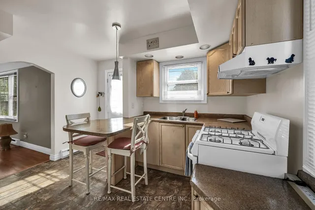 Additional image 6 of 894 Garth St