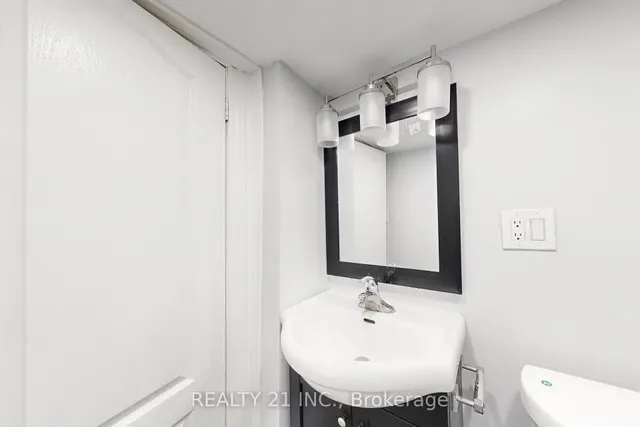 Additional image 30 of 125 S Woodrow Blvd