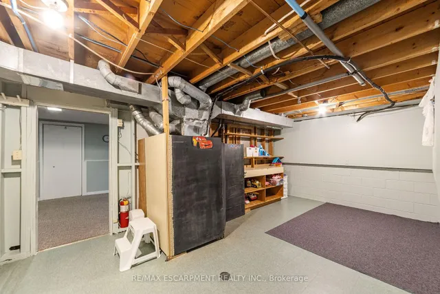 Additional image 28 of 47 Leaway Ave