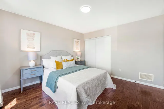 Additional image 22 of 953 Rigo Cross