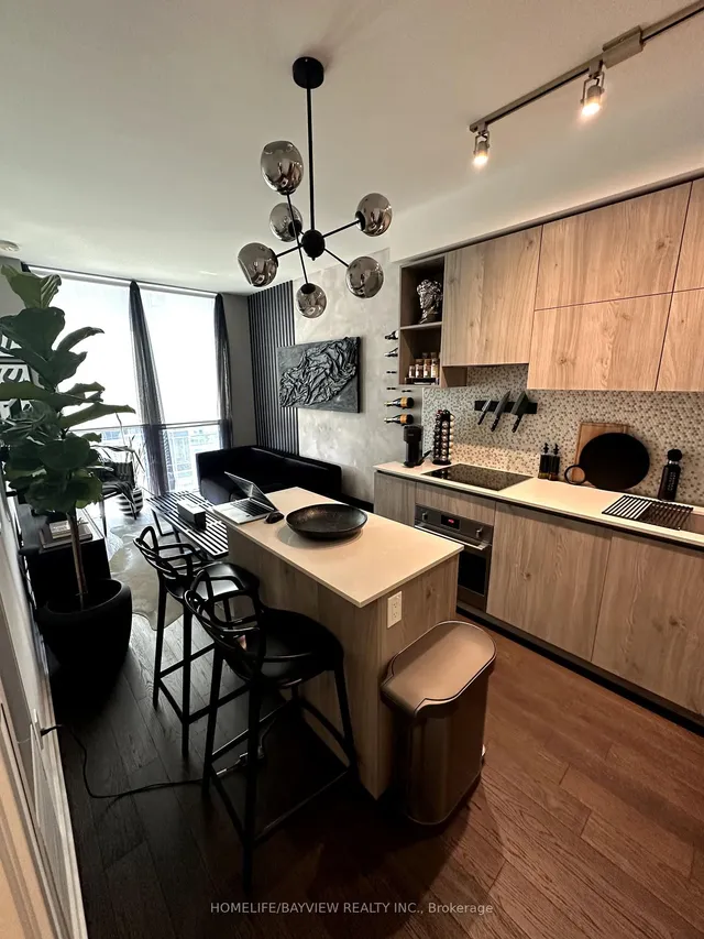 Additional image 3 of 1 Yorkville Ave Unit 3304