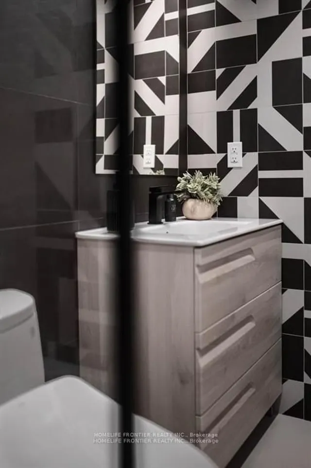 Additional image 11 of 388 Bloor St Unit 1107