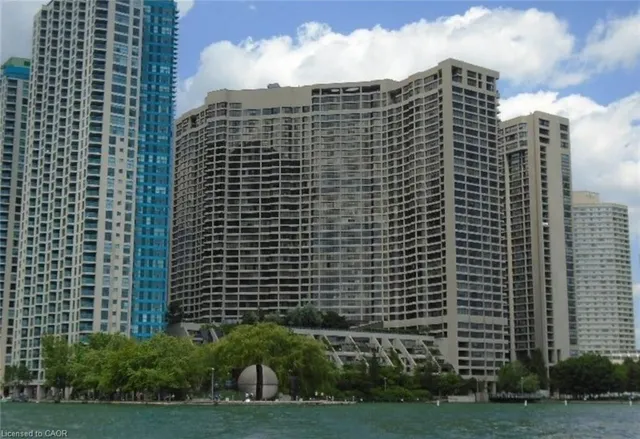 65 Harbour Sq Unit 906