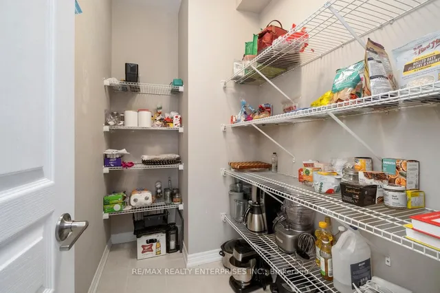 Additional image 18 of 215 Dundas St Unit 9