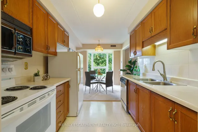 Additional image 14 of 416 LIMERIDGE Rd Unit 213