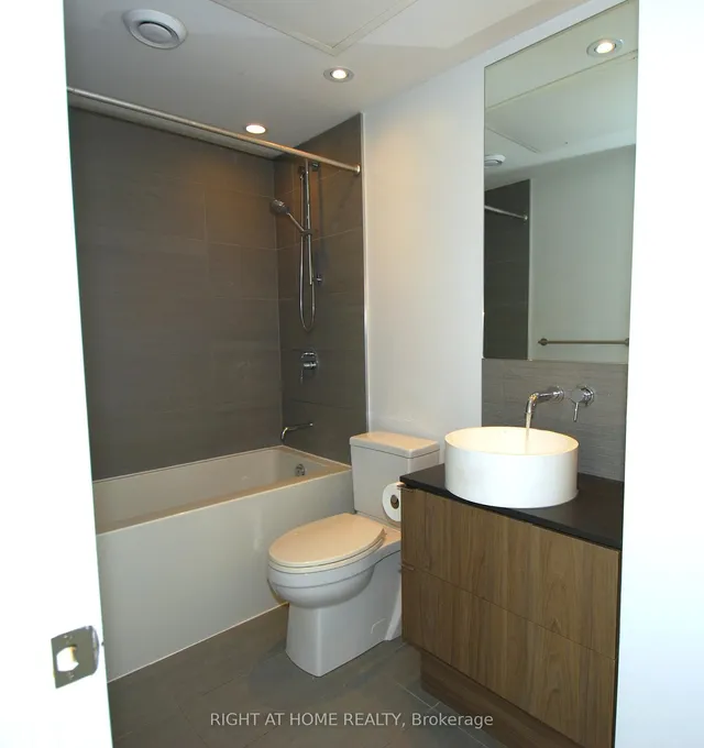 Additional image 10 of 161 Roehampton Ave Unit 733