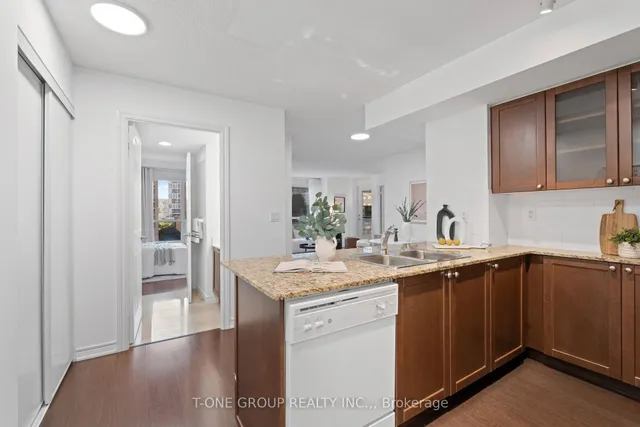 Additional image 5 of 761 Bay St Unit 605