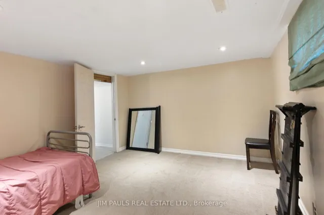 Additional image 27 of 67 Deschene Ave