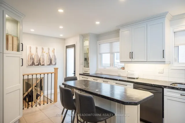 Additional image 16 of 613 Foster Crt