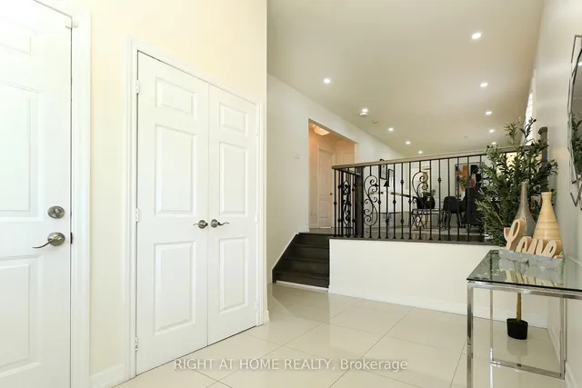 Additional image 11 of 28 Legend Lane