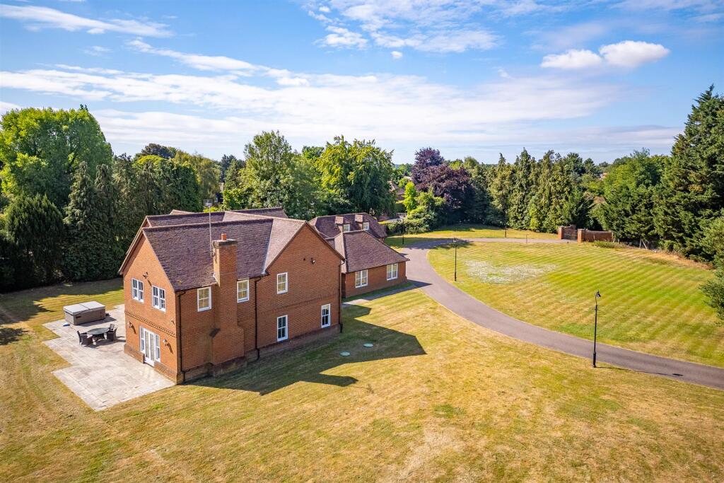 Additional image 30 of Pottersheath Road, Welwyn