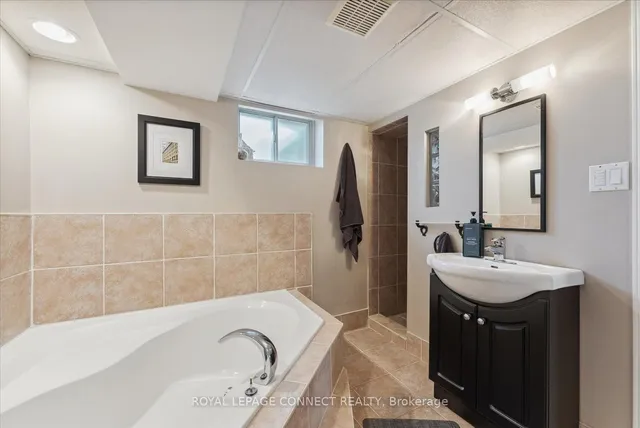 Additional image 29 of 47 Brenda Cres