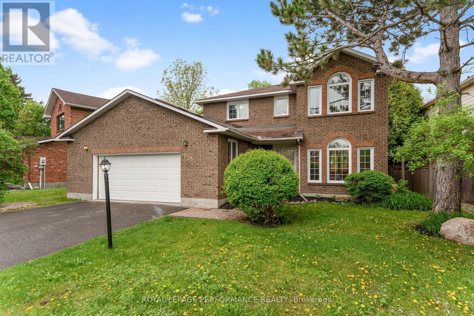 215 WALDEN DRIVE|Ottawa, Ontario K2K2K6