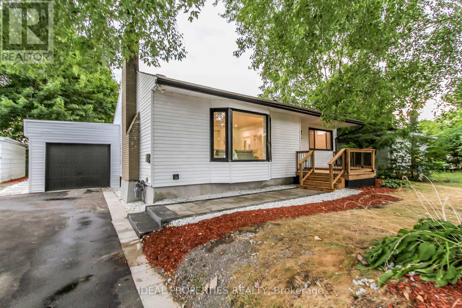 1796 SAUNDERSON DRIVE|Ottawa, Ontario K1G2C2
