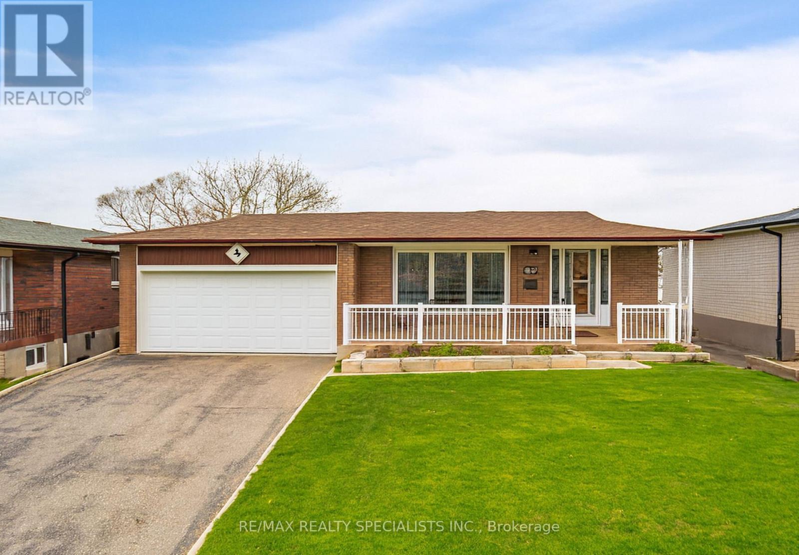 Property image for 523 SILVER CREEK BOULEVARD|Mississauga (Mississauga Valleys), Ontario L5A2B5