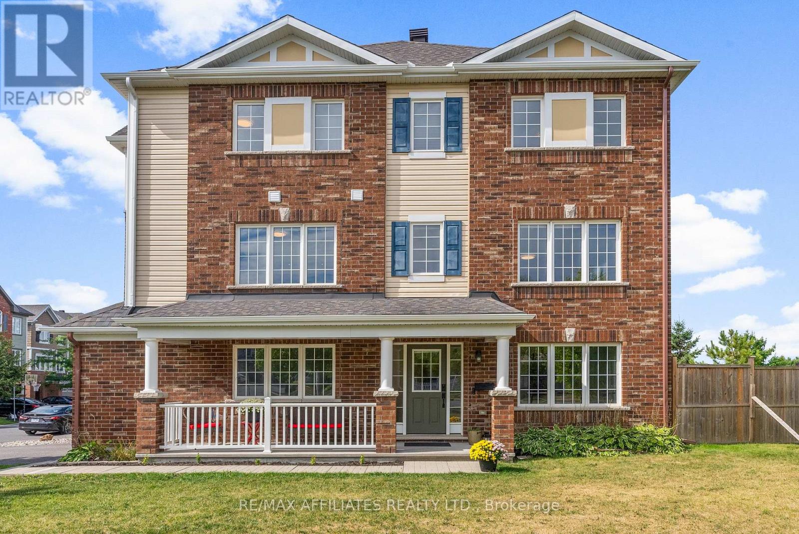 407 COLDWATER CRESCENT|Ottawa, Ontario K2M0J3