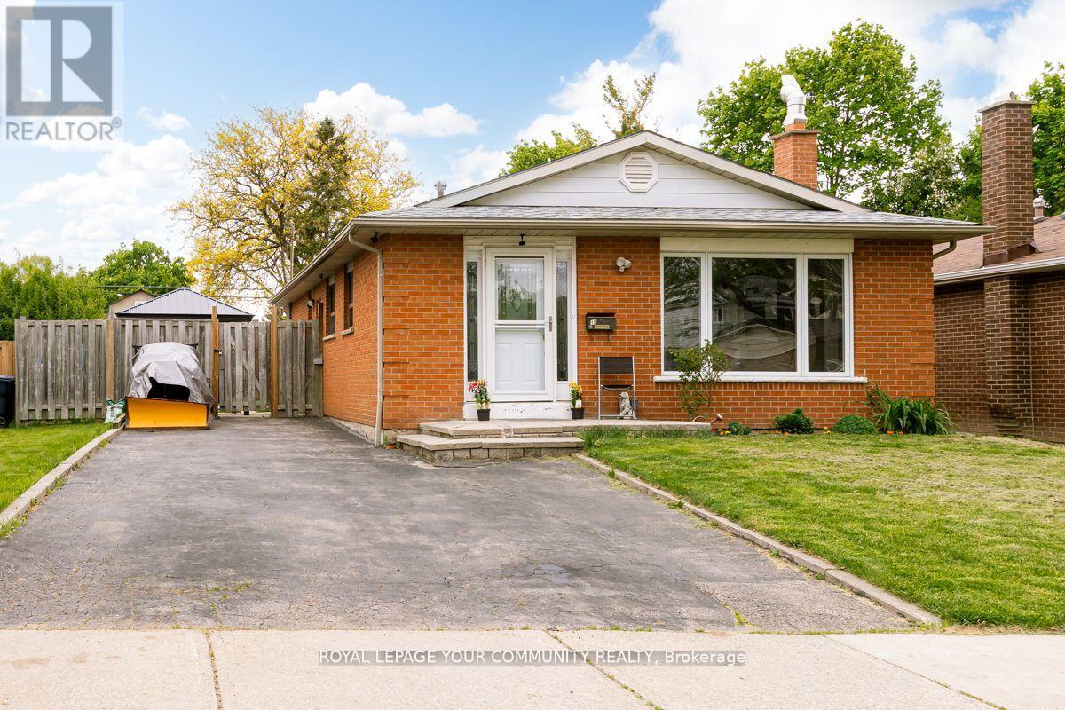 16 MIDHURST DRIVE|Toronto (West Humber-Clairville), Ontario M9V1Z7