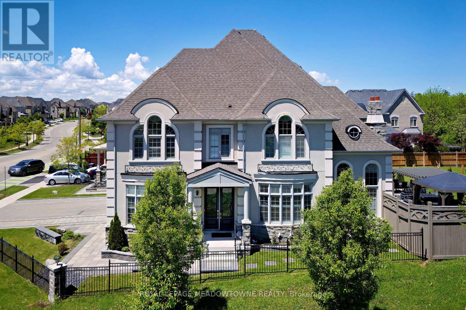Property image for 1 ROYAL WEST DRIVE|Brampton (Credit Valley), Ontario L6X2X3