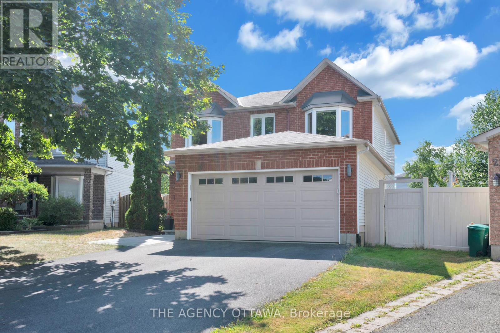 19 FORESTGLADE CRESCENT|Ottawa, Ontario K1G5X3
