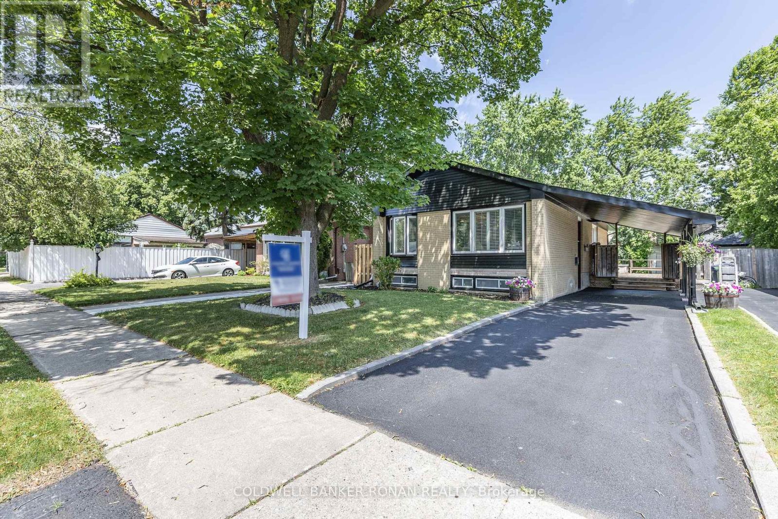 20 HALLOW CRESCENT|Toronto (Rexdale-Kipling), Ontario M9W2V9