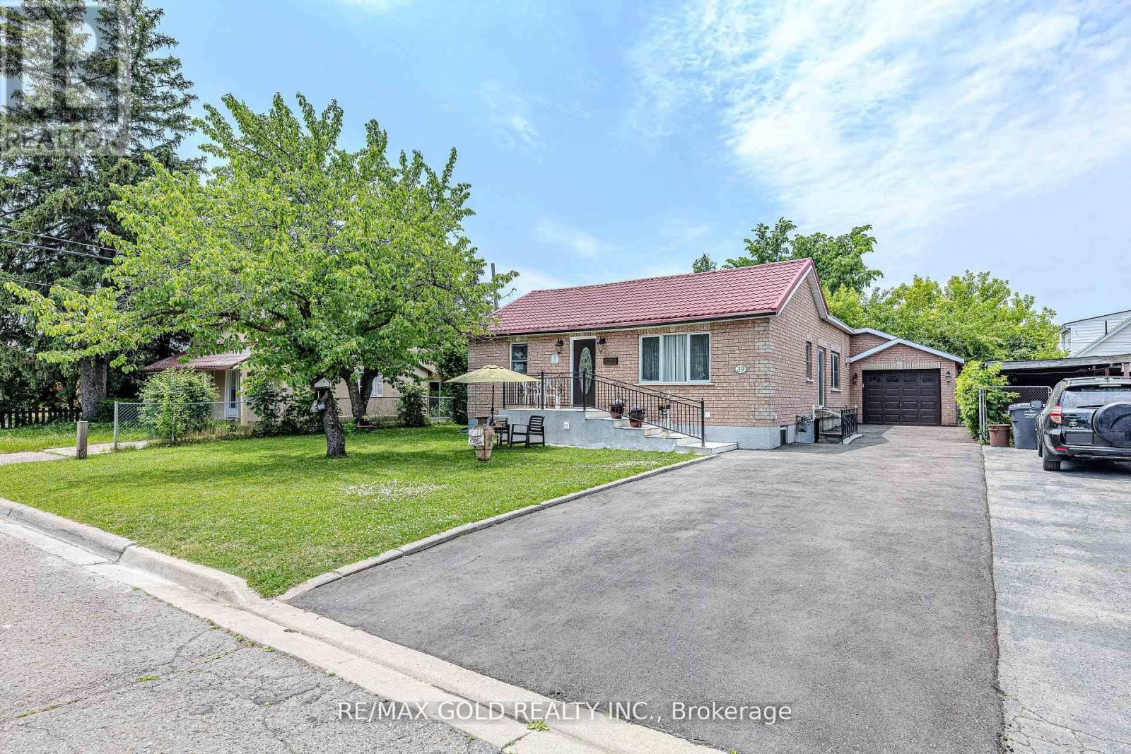 39 HARROW STREET|Mississauga (Malton), Ontario L4T1J6