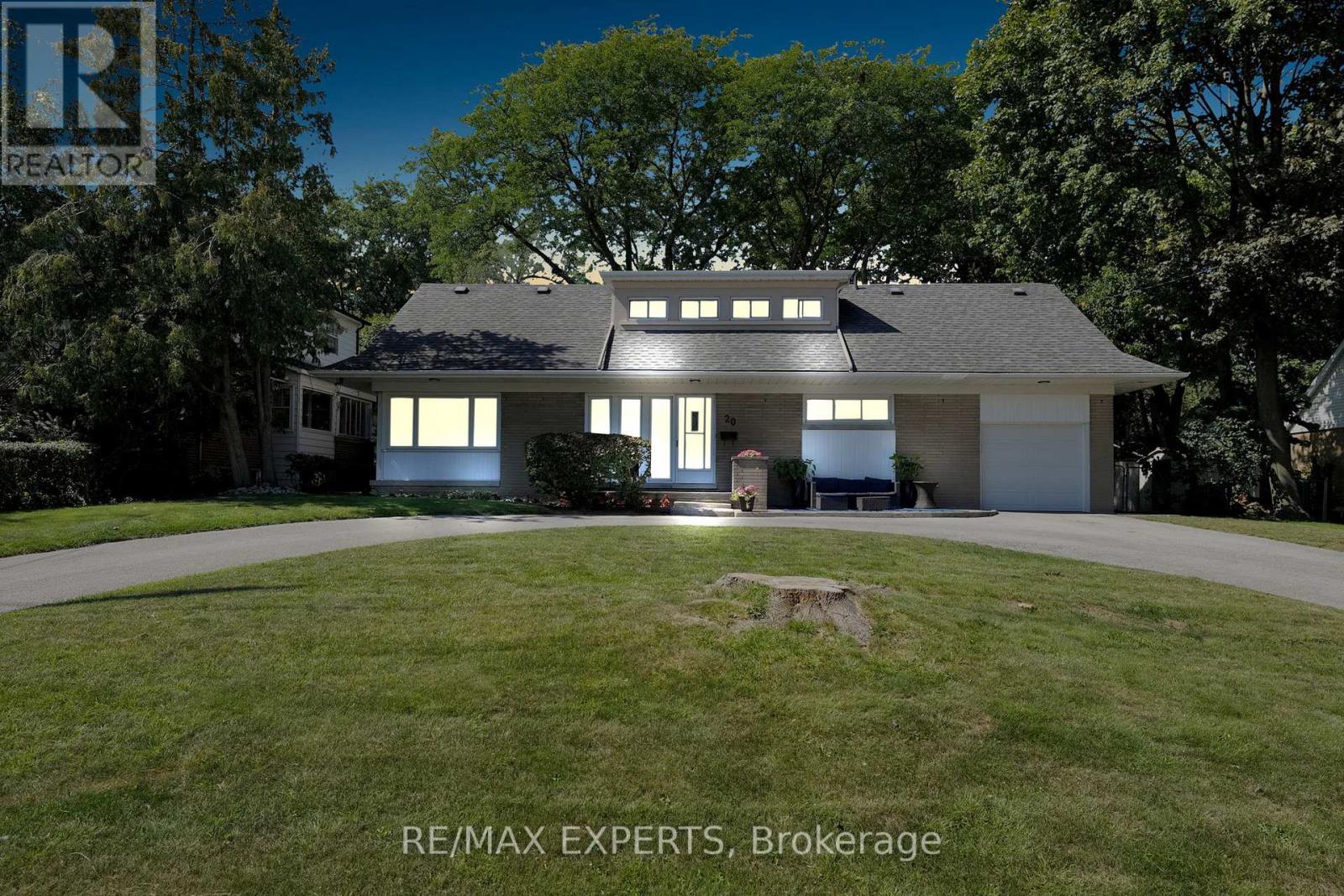 Property image for 20 HAVENRIDGE DRIVE|Toronto (Kingsview Village-The Westway), Ontario M9P3M4