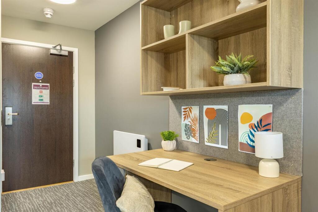 Additional image 5 of Aberdeen | Student | September | AB11