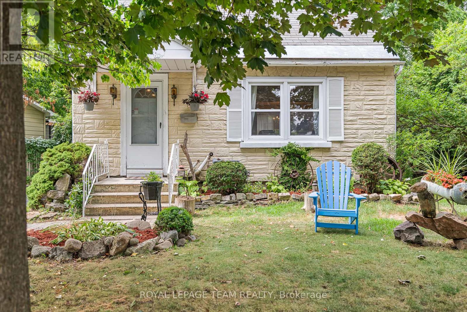 158 ANNA AVENUE|Ottawa, Ontario K1Z7V2