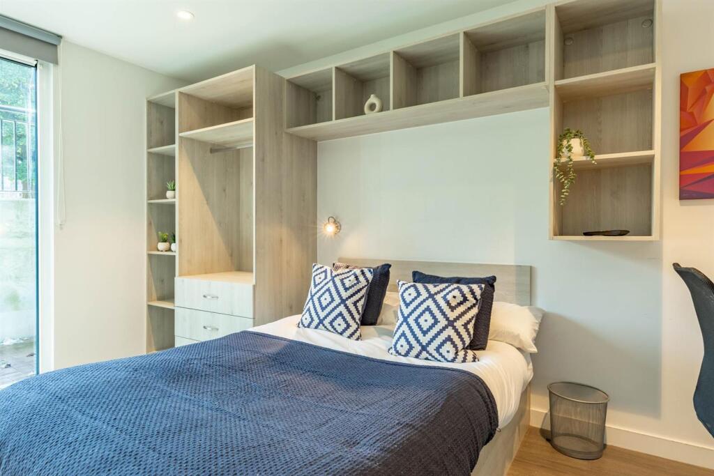 Additional image 4 of Aberdeen | Student | September | AB11