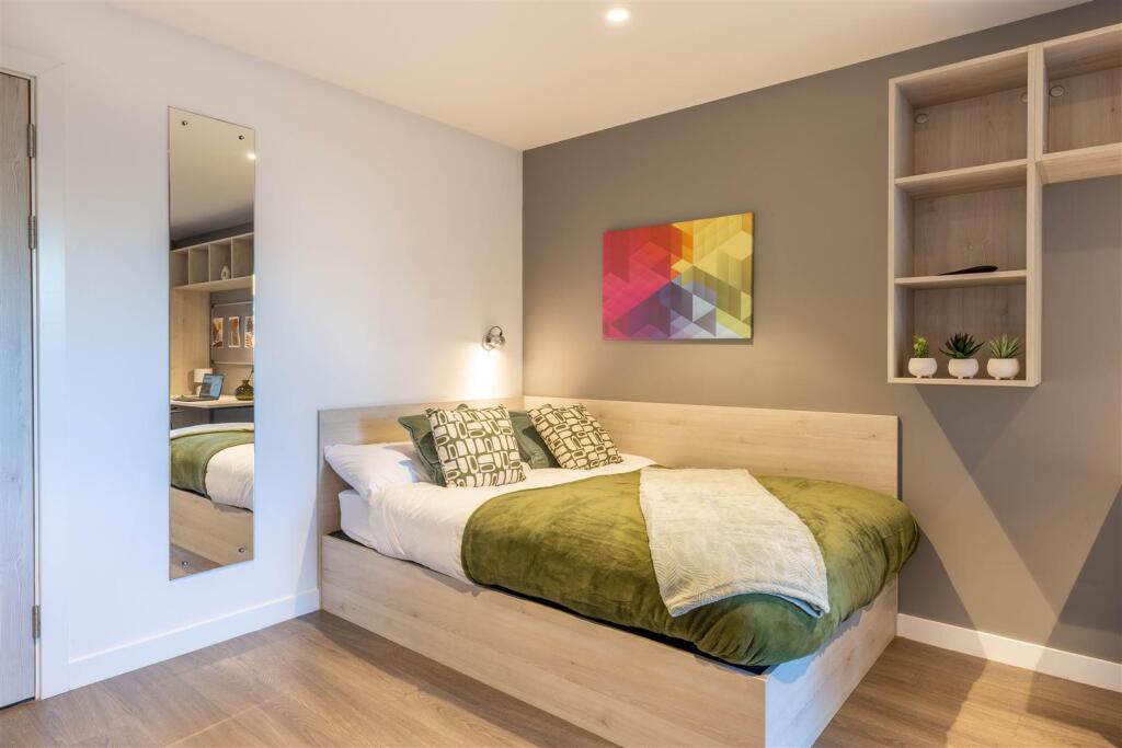 Additional image 19 of Aberdeen | Student | September | AB11