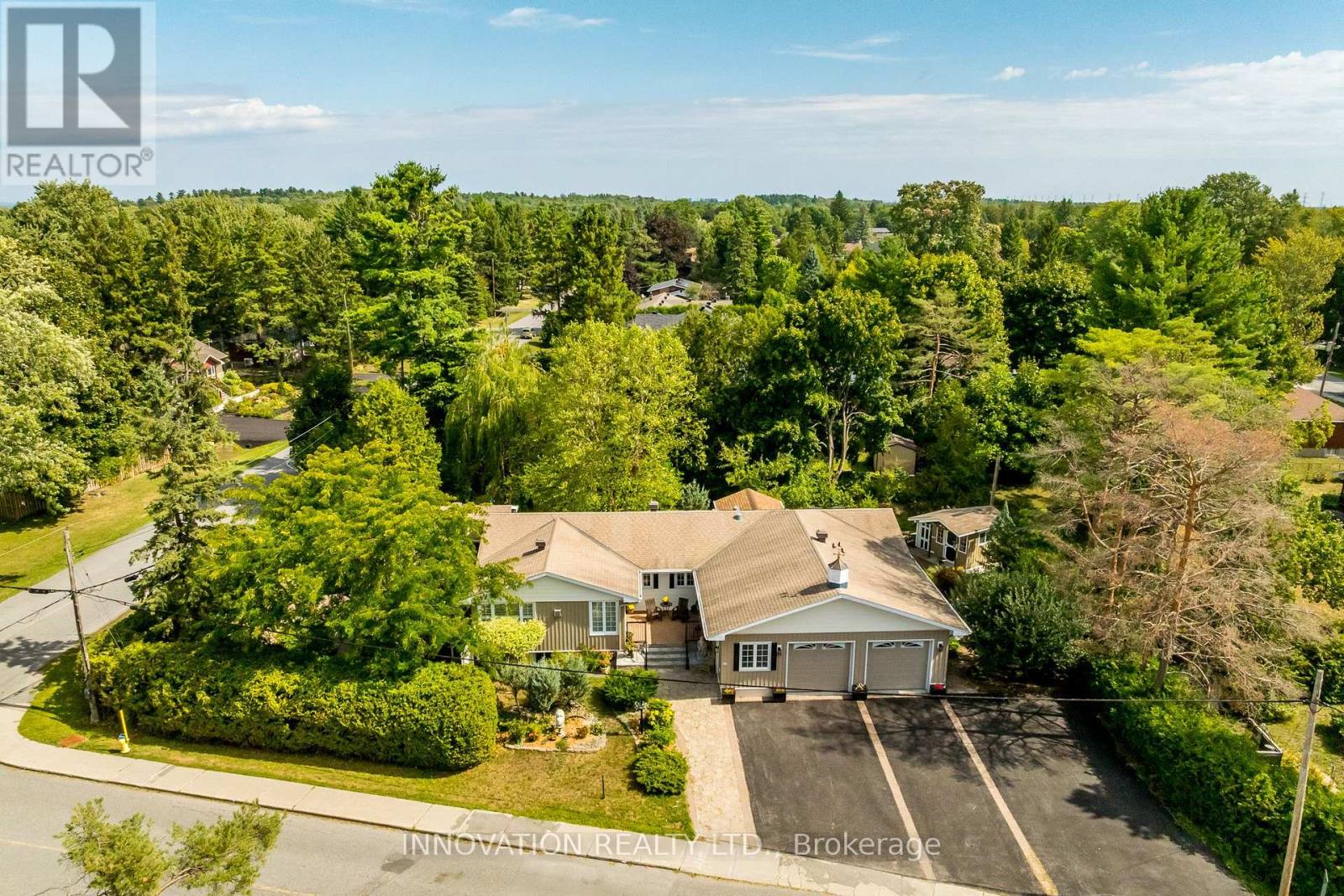 Property image for 33 ARNOLD DRIVE|Ottawa, Ontario K2H6V8