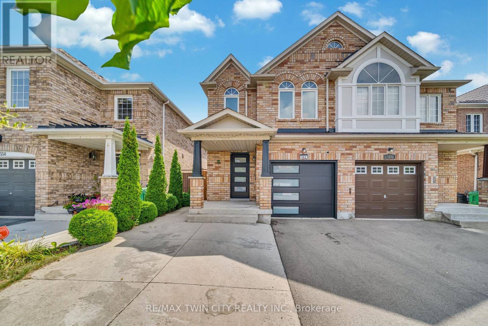 Property image for 562 ORANGE WALK CRESCENT|Mississauga (Hurontario), Ontario L5R0A3