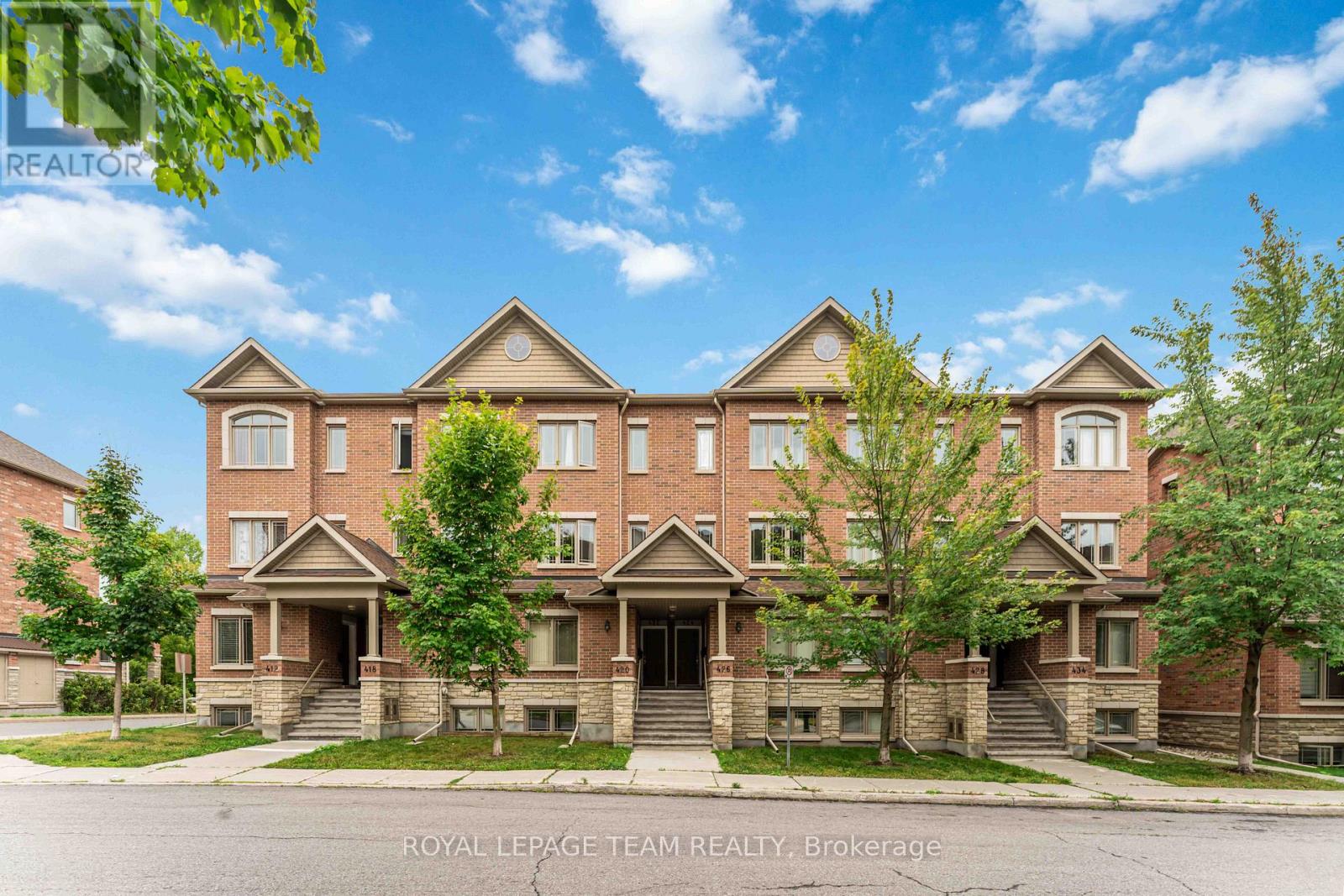 422 LEBOUTILLIER AVENUE|Ottawa, Ontario K1K2V7