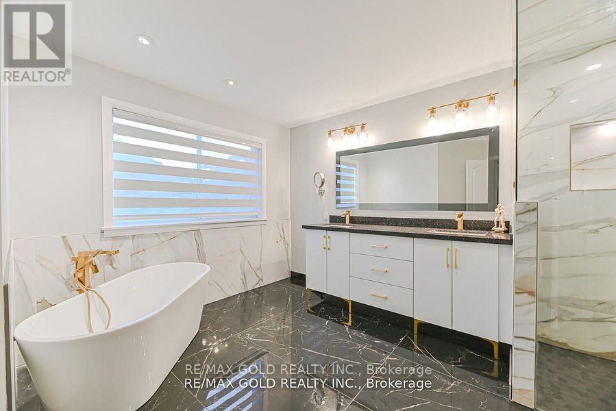 102 SUNNY MEADOW BOULEVARD|Brampton (Sandringham-Wellington), Ontario L6R1X5