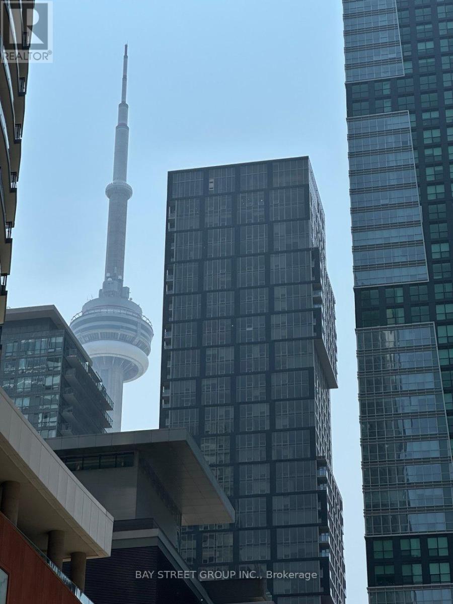 Property image for 703 - 327 KING STREET W|Toronto (Waterfront Communities), Ontario M5V0W7