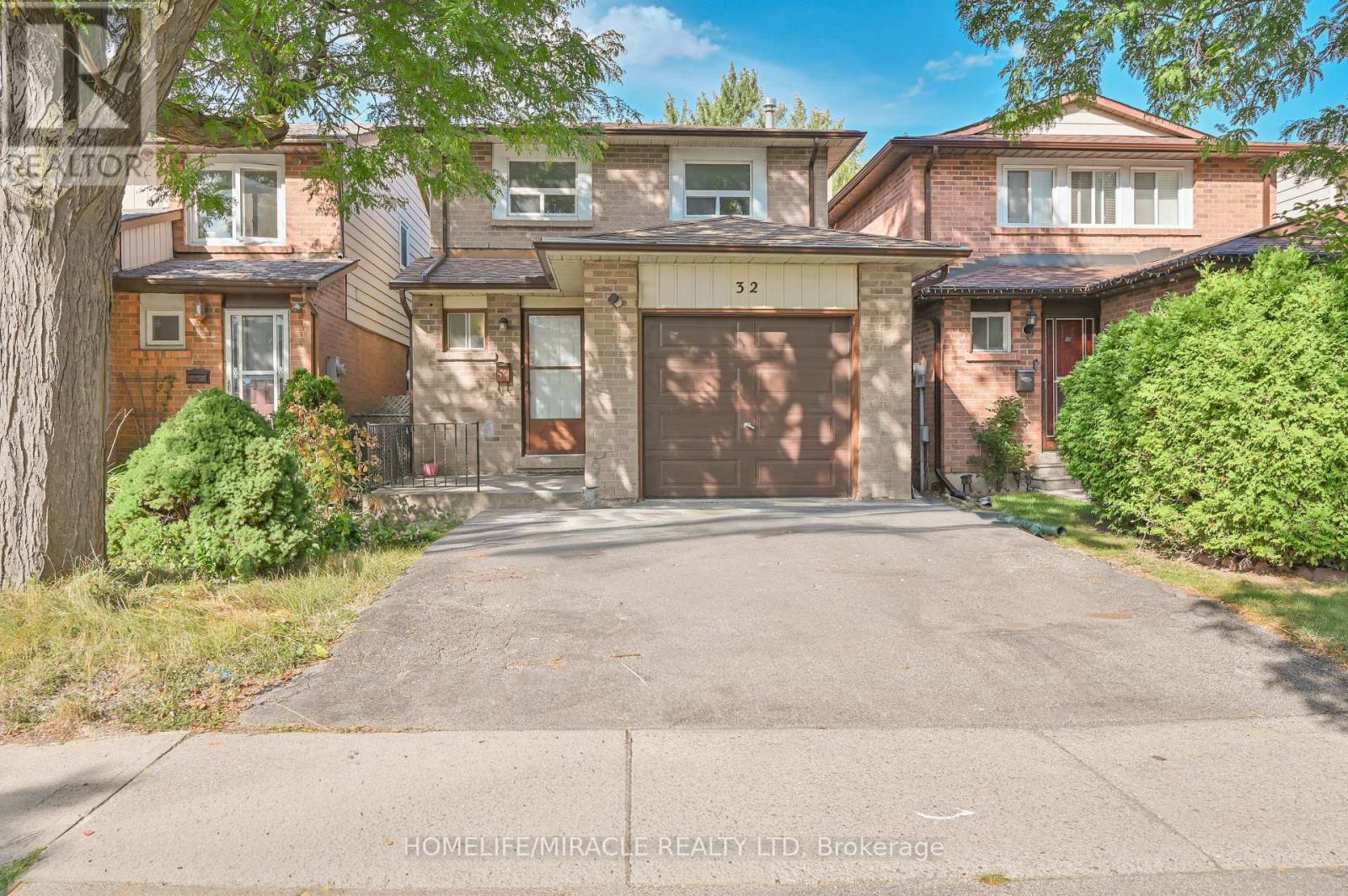 32 WOODSVIEW AVENUE|Toronto (West Humber-Clairville), Ontario M9W6C1