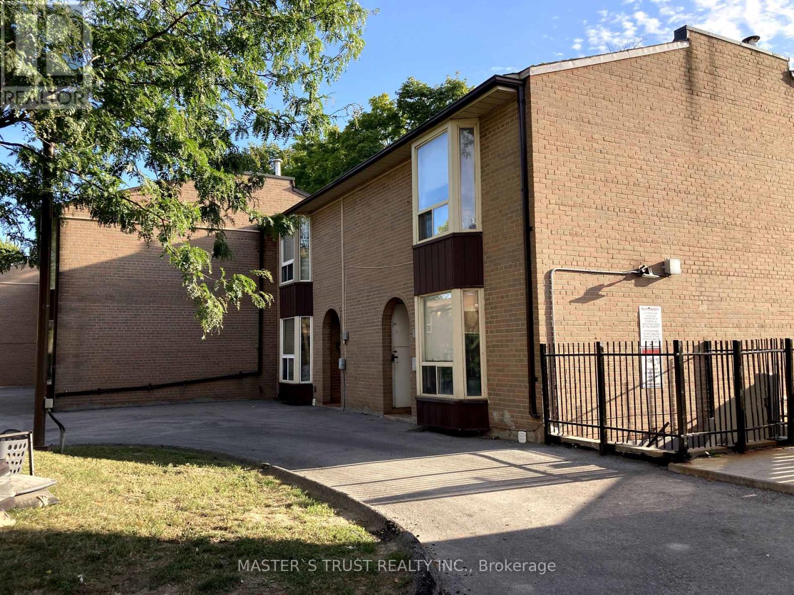 Property image for 72 - 246 JOHN GARLAND BOULEVARD|Toronto (West Humber-Clairville), Ontario M9V1N8